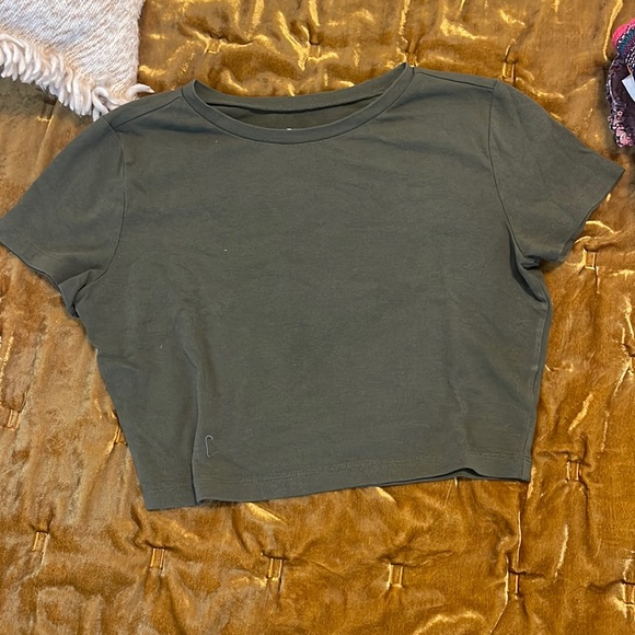 Cute green cropped shirt - Picture 1 of 2